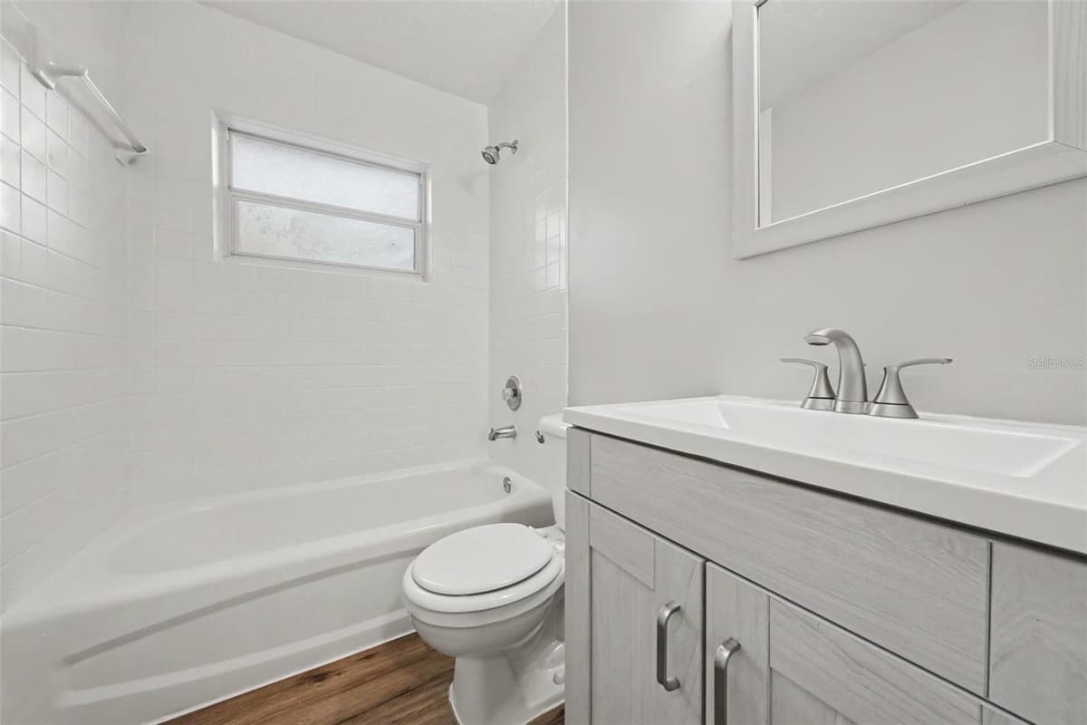 450 PARK GLEN DRIVE — photo 11 of 15