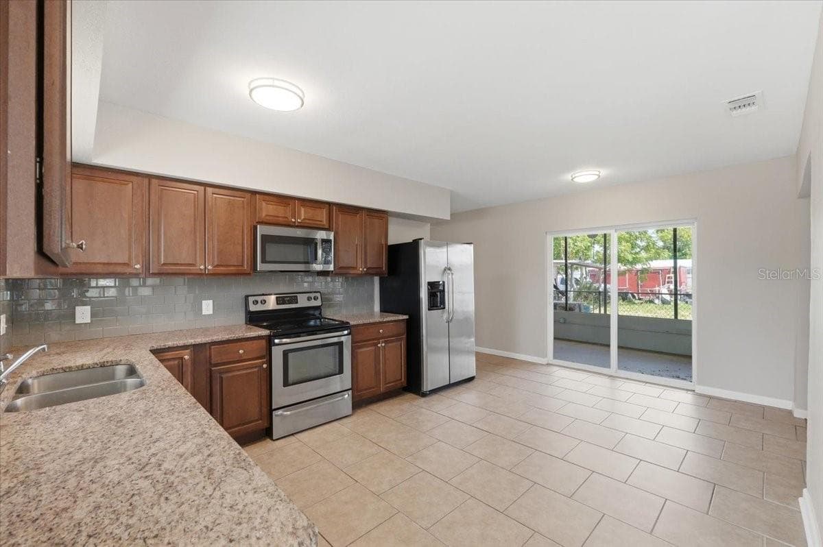 813 ELLERBE WAY — photo 3 of 47
