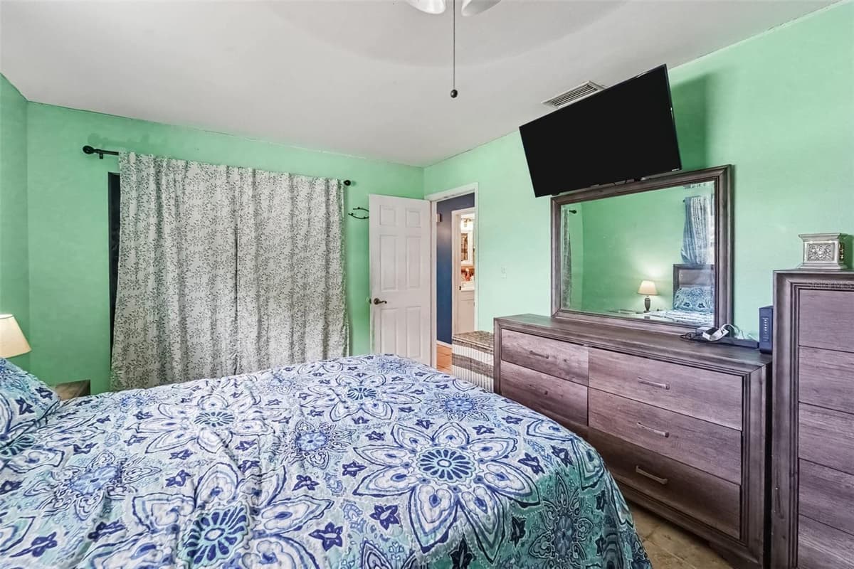 8143 HIXTON DRIVE — photo 14 of 22