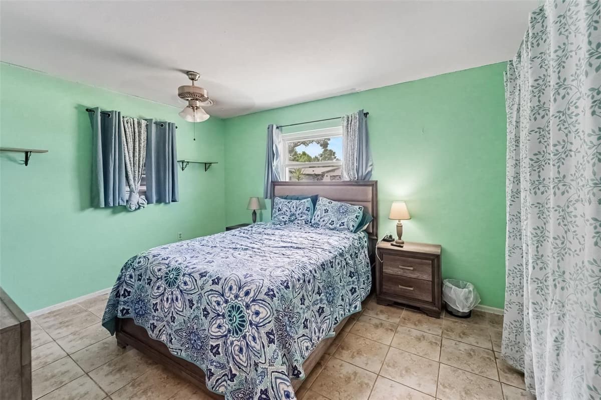 8143 HIXTON DRIVE — photo 13 of 22