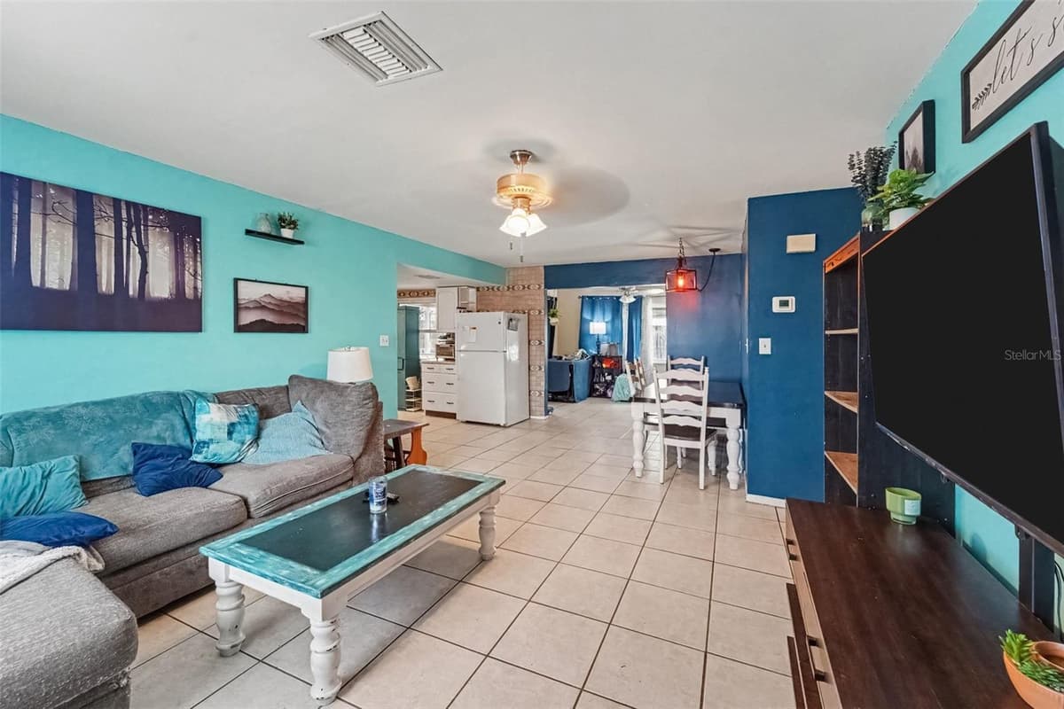 8143 HIXTON DRIVE — photo 5 of 22