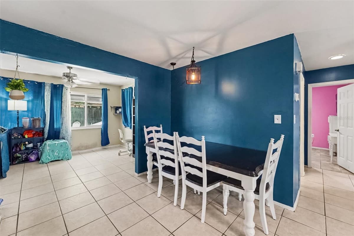 8143 HIXTON DRIVE — photo 9 of 22