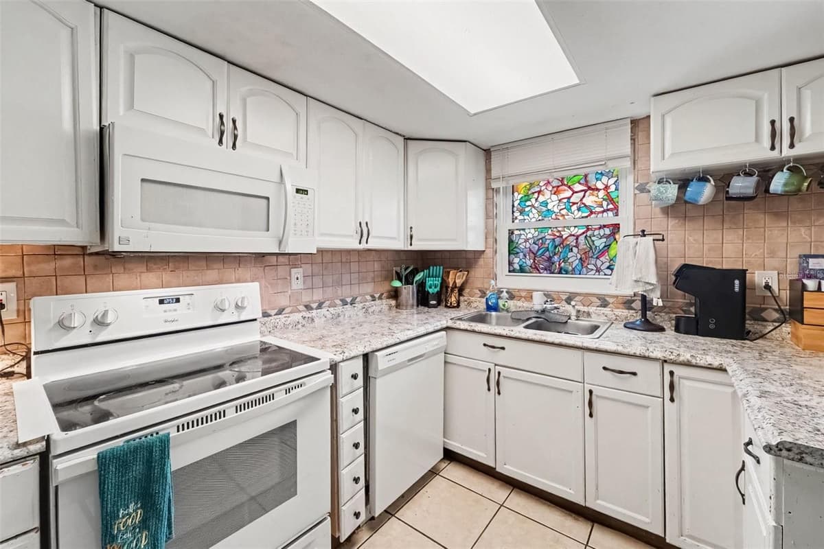 8143 HIXTON DRIVE — photo 12 of 22
