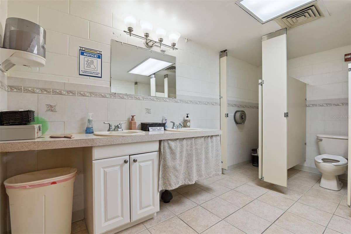 9300 UNIVERSITY BOULEVARD — photo 15 of 32