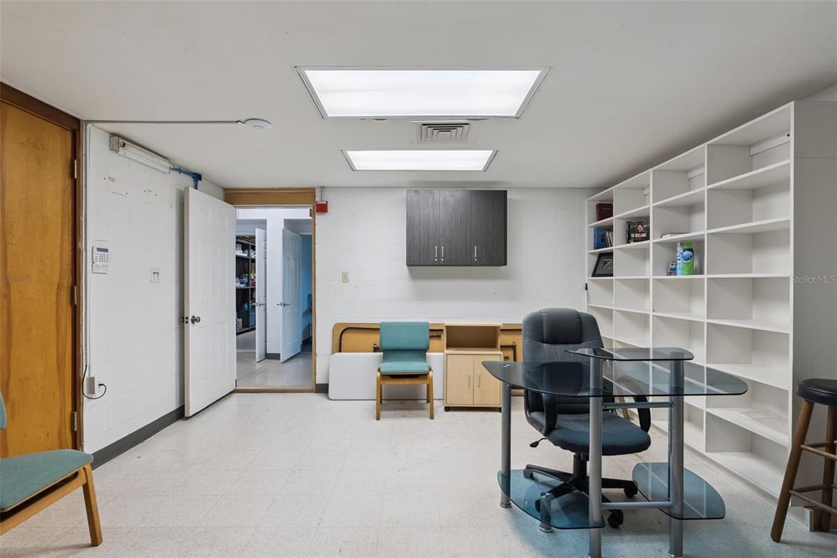 9300 UNIVERSITY BOULEVARD — photo 14 of 32