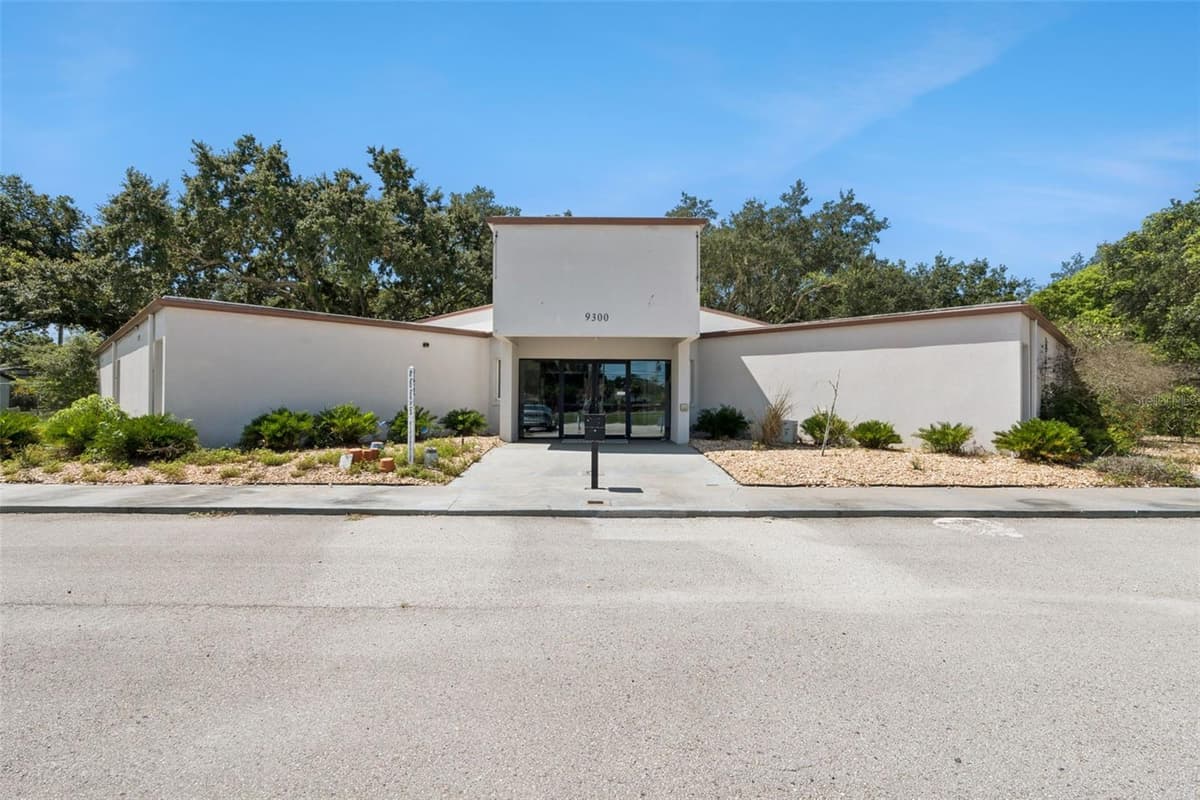 9300 UNIVERSITY BOULEVARD — photo 1 of 32