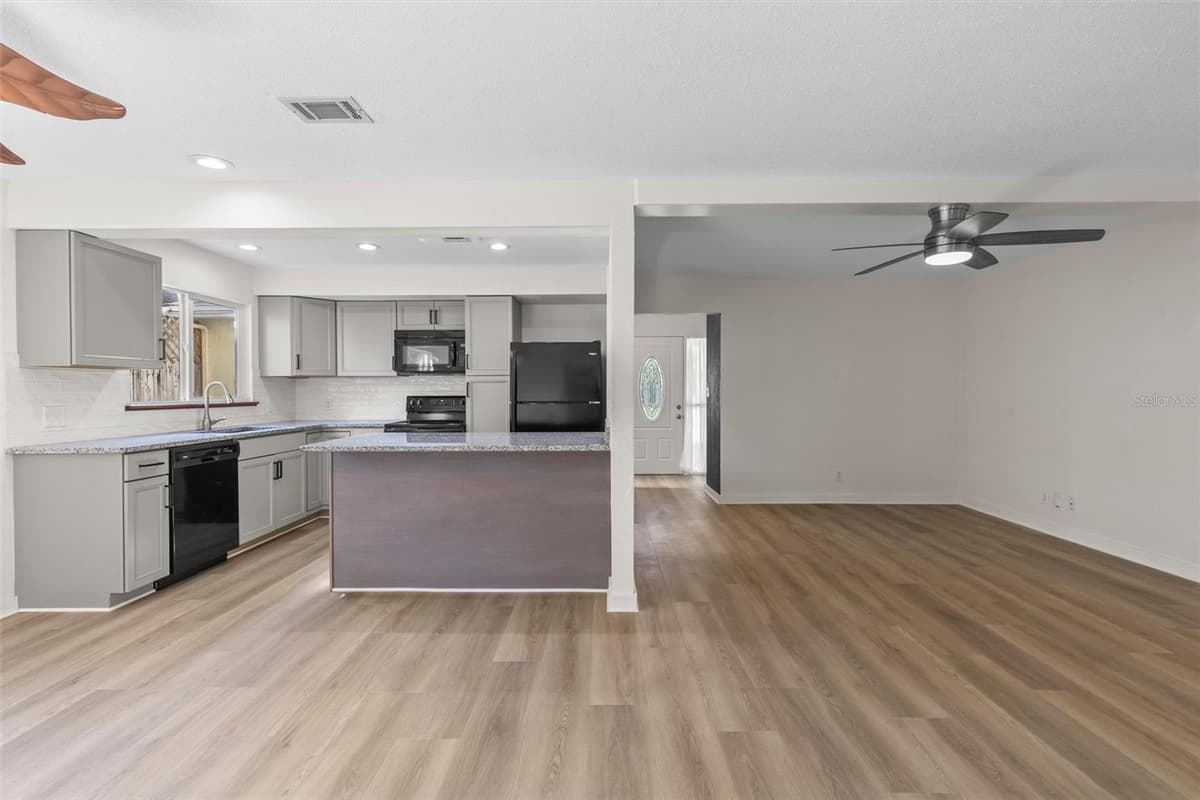 108 NORTHBROOK LANE — photo 9 of 49