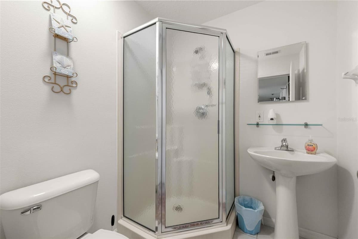 8459 60TH COURT — photo 32 of 40