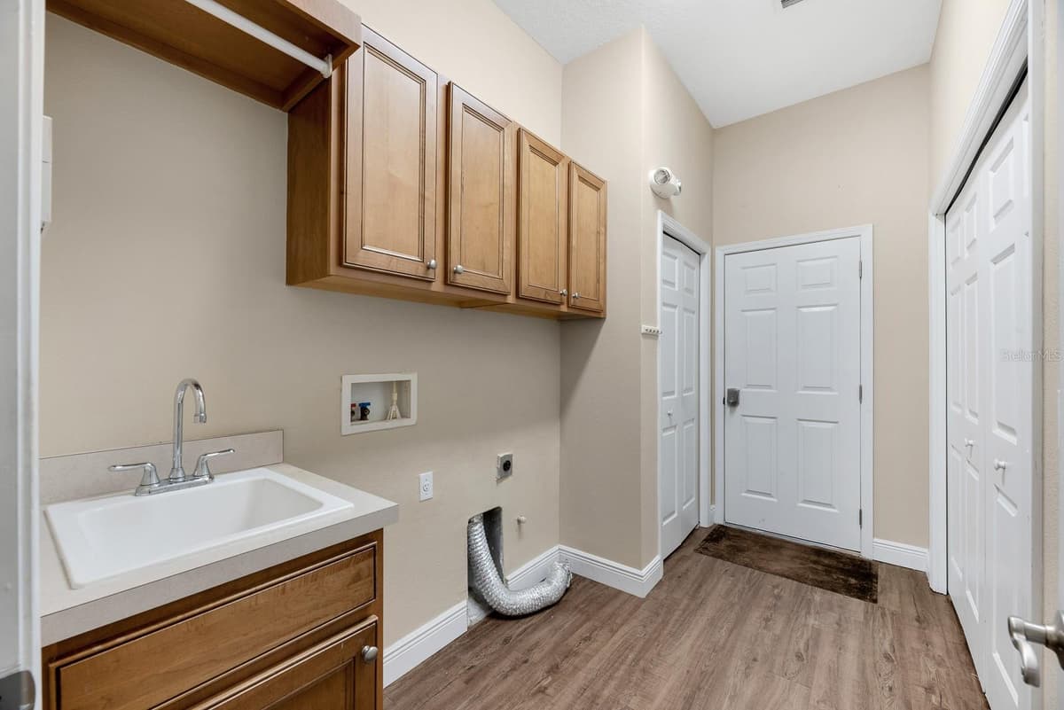 5711 TANAGERSIDE ROAD — photo 39 of 72