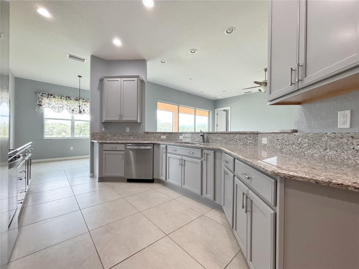 1124 SAWGRASS DRIVE — photo 8 of 71