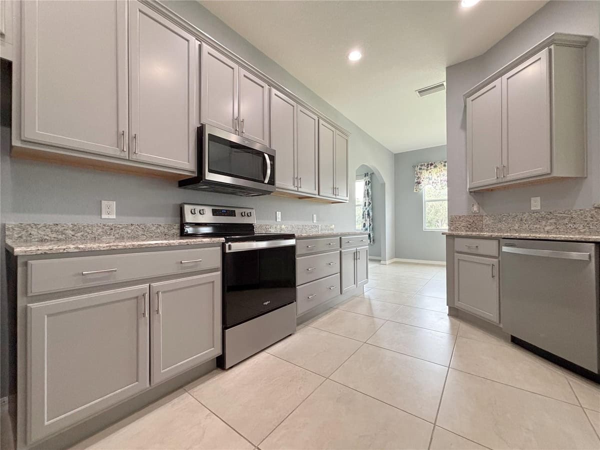 1124 SAWGRASS DRIVE — photo 9 of 71