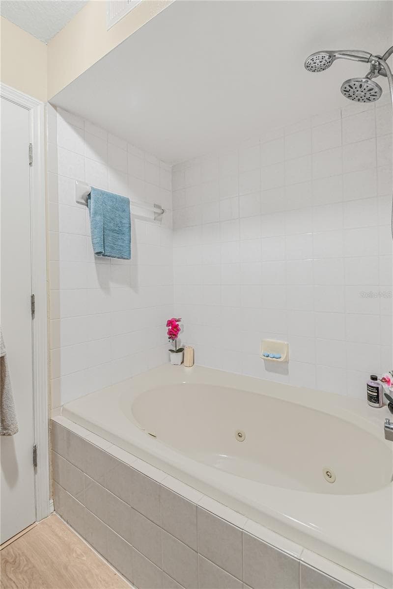 2586 PINE COVE LANE — photo 21 of 51