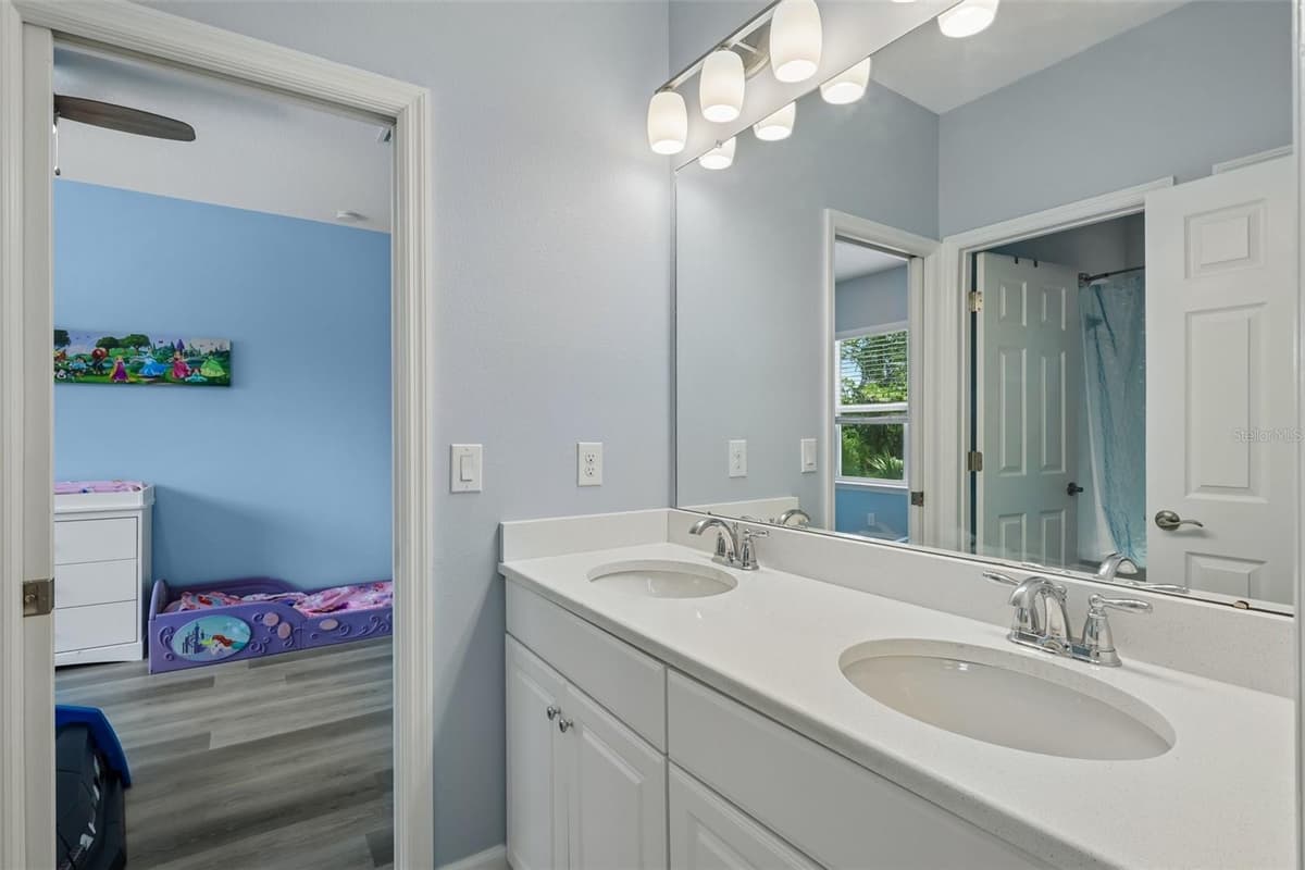9085 SPRUCE CREEK CIRCLE — photo 31 of 69