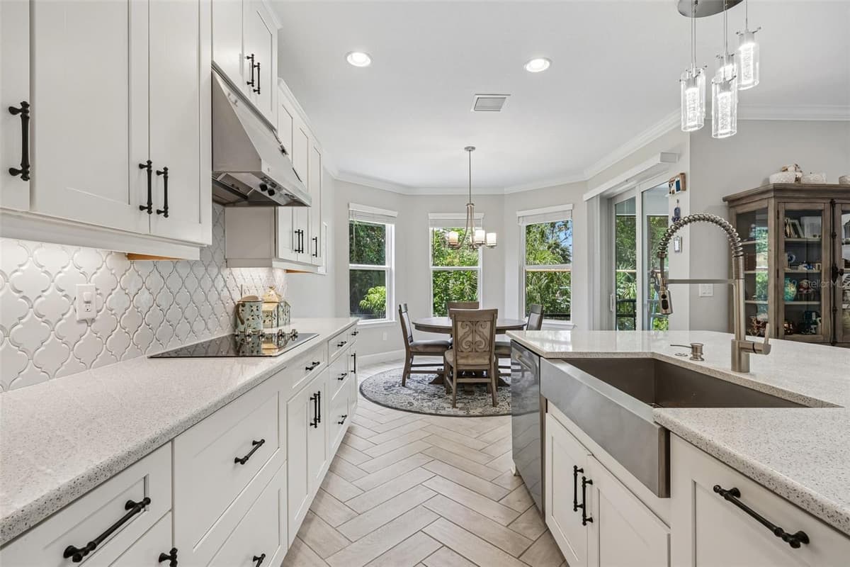 9085 SPRUCE CREEK CIRCLE — photo 14 of 69