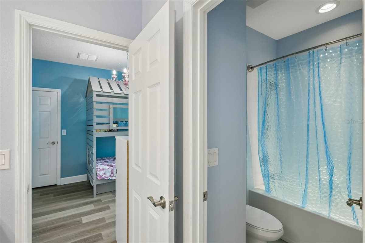 9085 SPRUCE CREEK CIRCLE — photo 32 of 69
