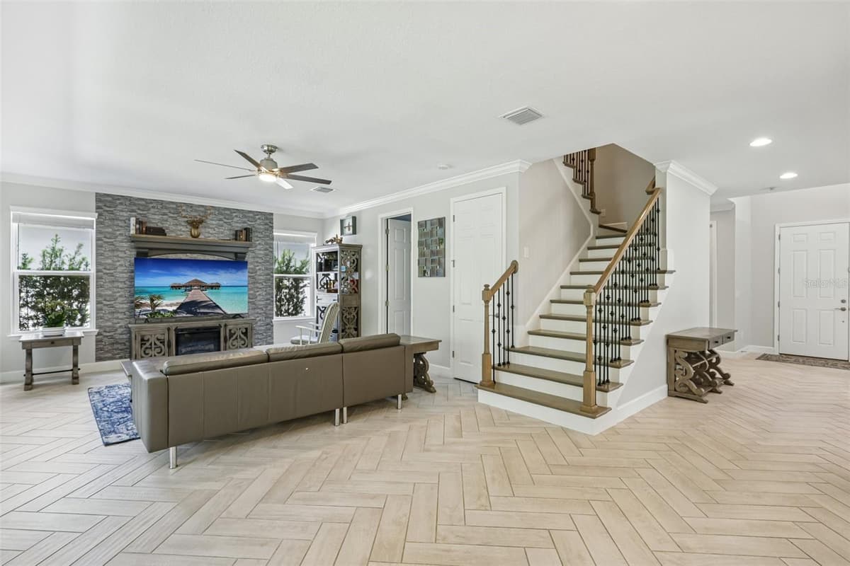 9085 SPRUCE CREEK CIRCLE — photo 4 of 69