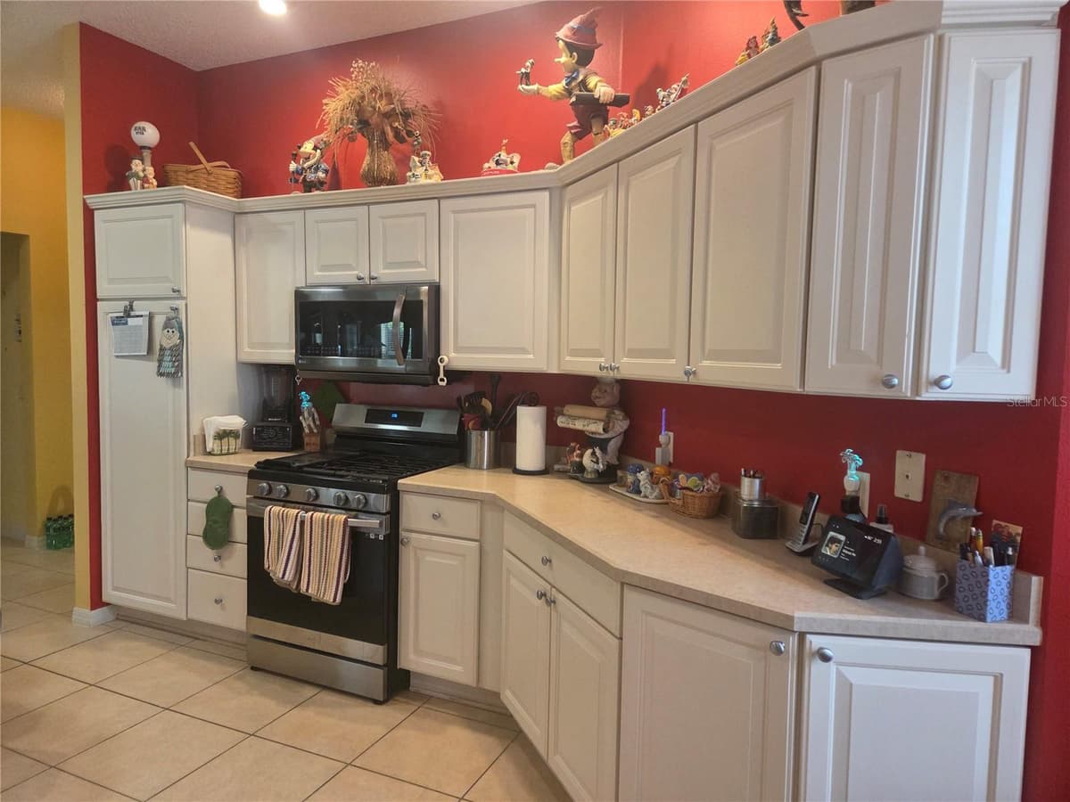 1569 ANDREWS AVENUE — photo 8 of 13