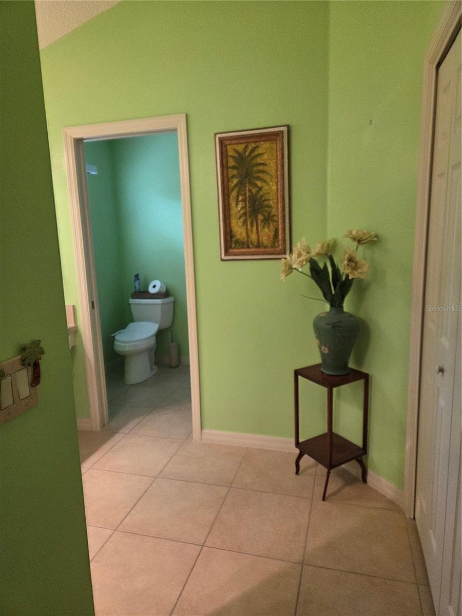 1569 ANDREWS AVENUE — photo 4 of 13