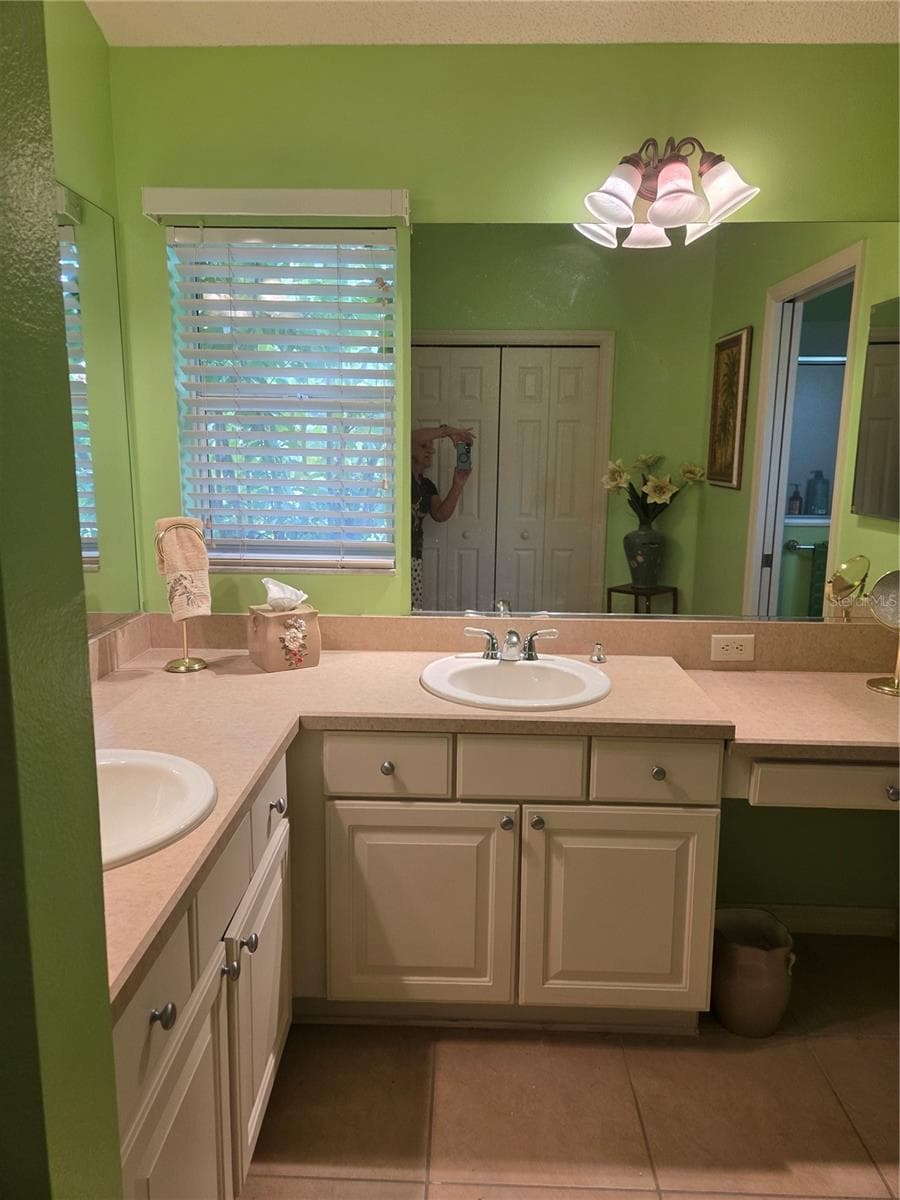 1569 ANDREWS AVENUE — photo 5 of 13