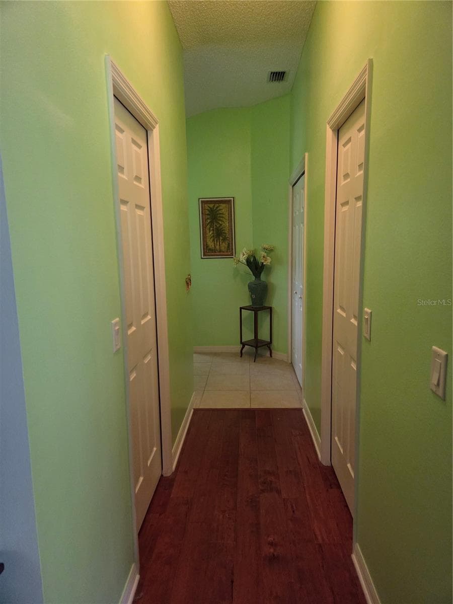 1569 ANDREWS AVENUE — photo 6 of 13