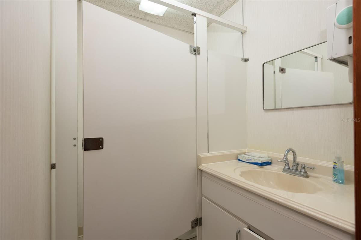 205 MAGNOLIA STREET — photo 25 of 58