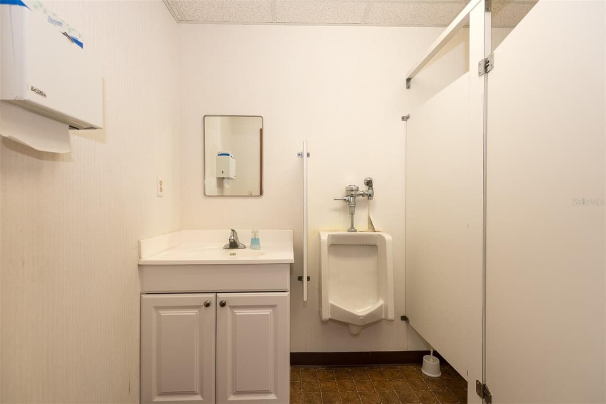 205 MAGNOLIA STREET — photo 24 of 58