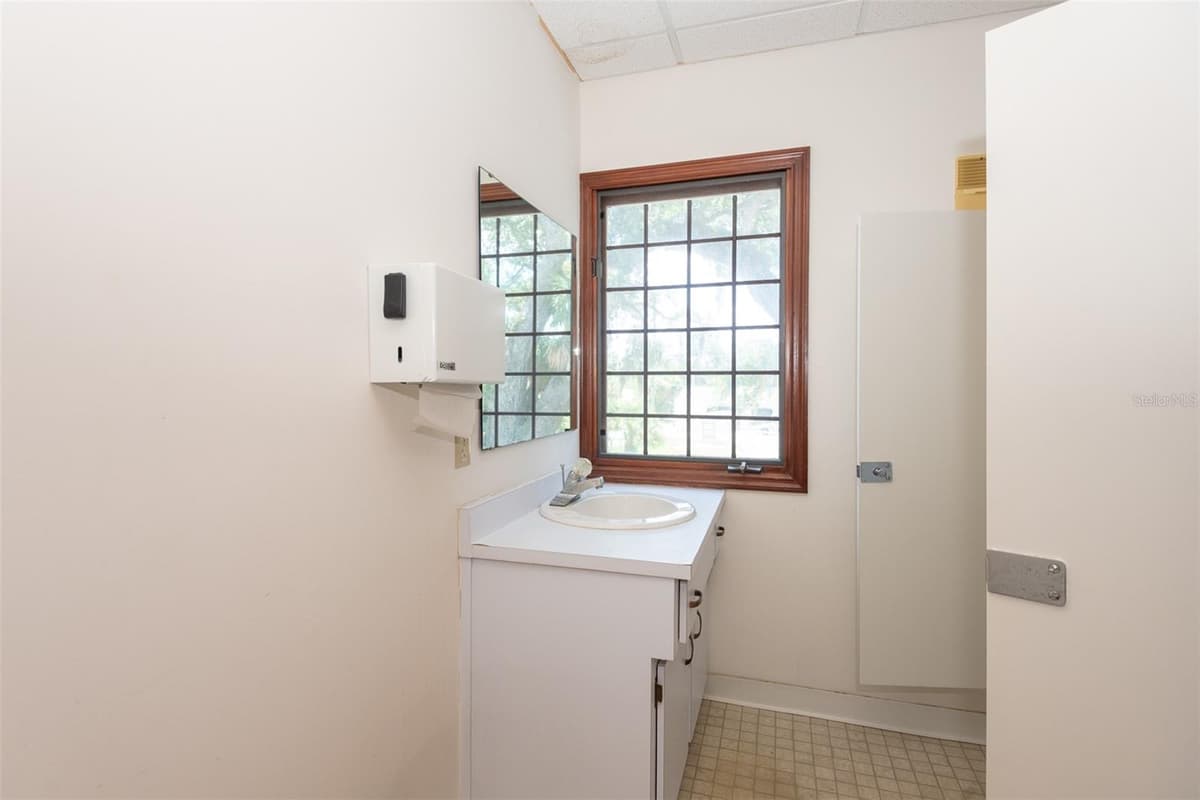 205 MAGNOLIA STREET — photo 35 of 58
