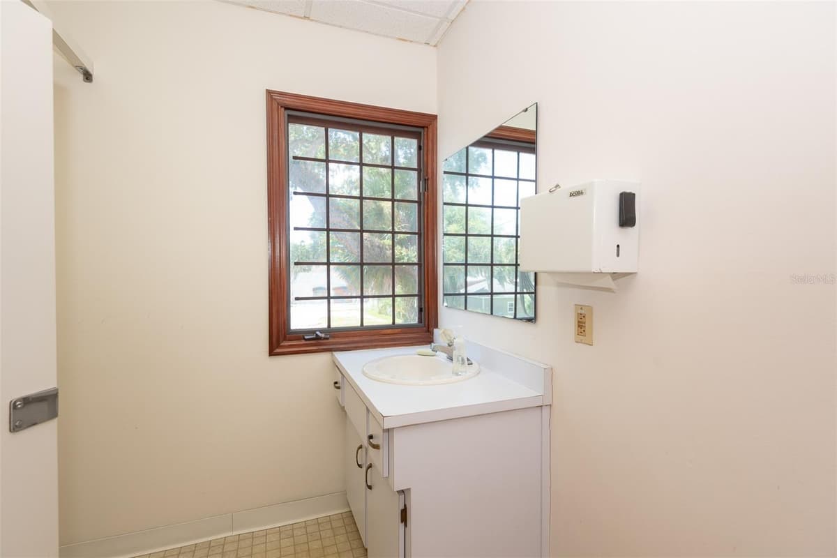 205 MAGNOLIA STREET — photo 36 of 58