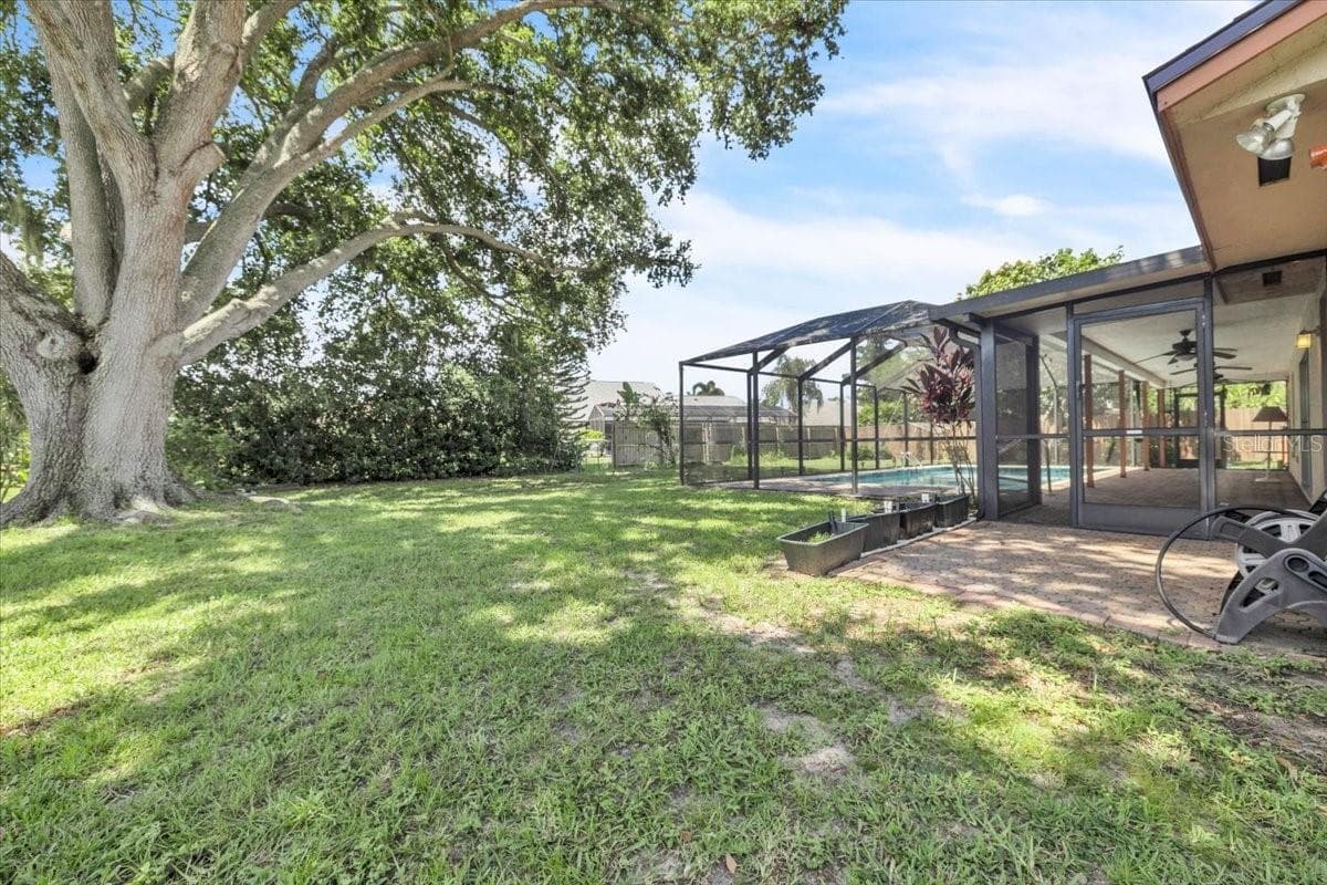 5012 PALM AIRE DRIVE — photo 36 of 50