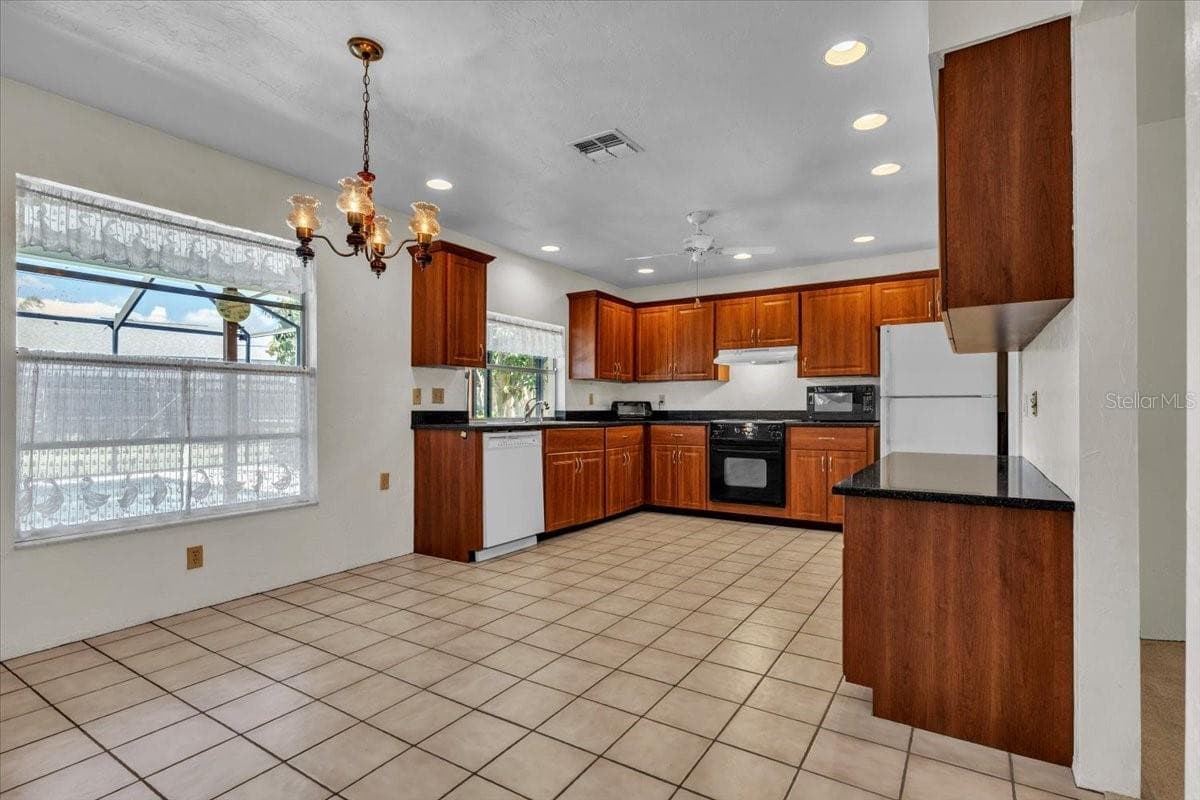 5012 PALM AIRE DRIVE — photo 8 of 50