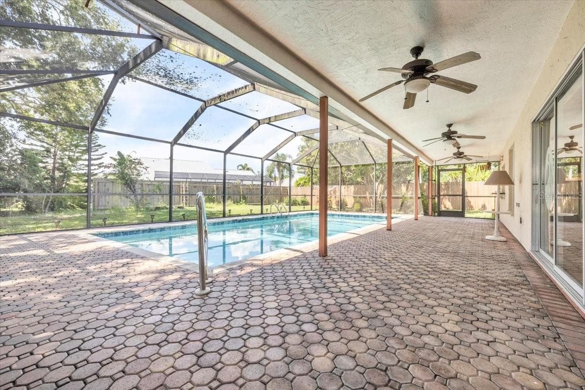 5012 PALM AIRE DRIVE — photo 2 of 50