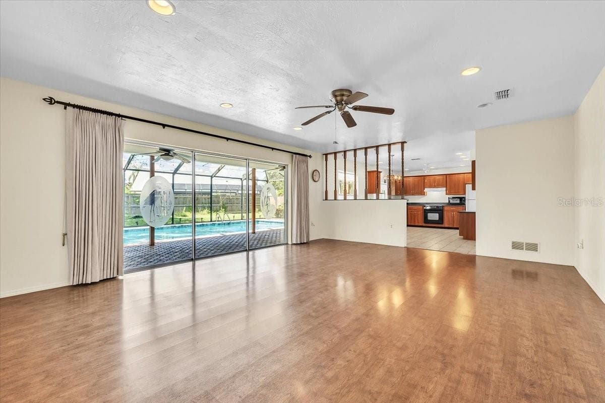 5012 PALM AIRE DRIVE — photo 4 of 50
