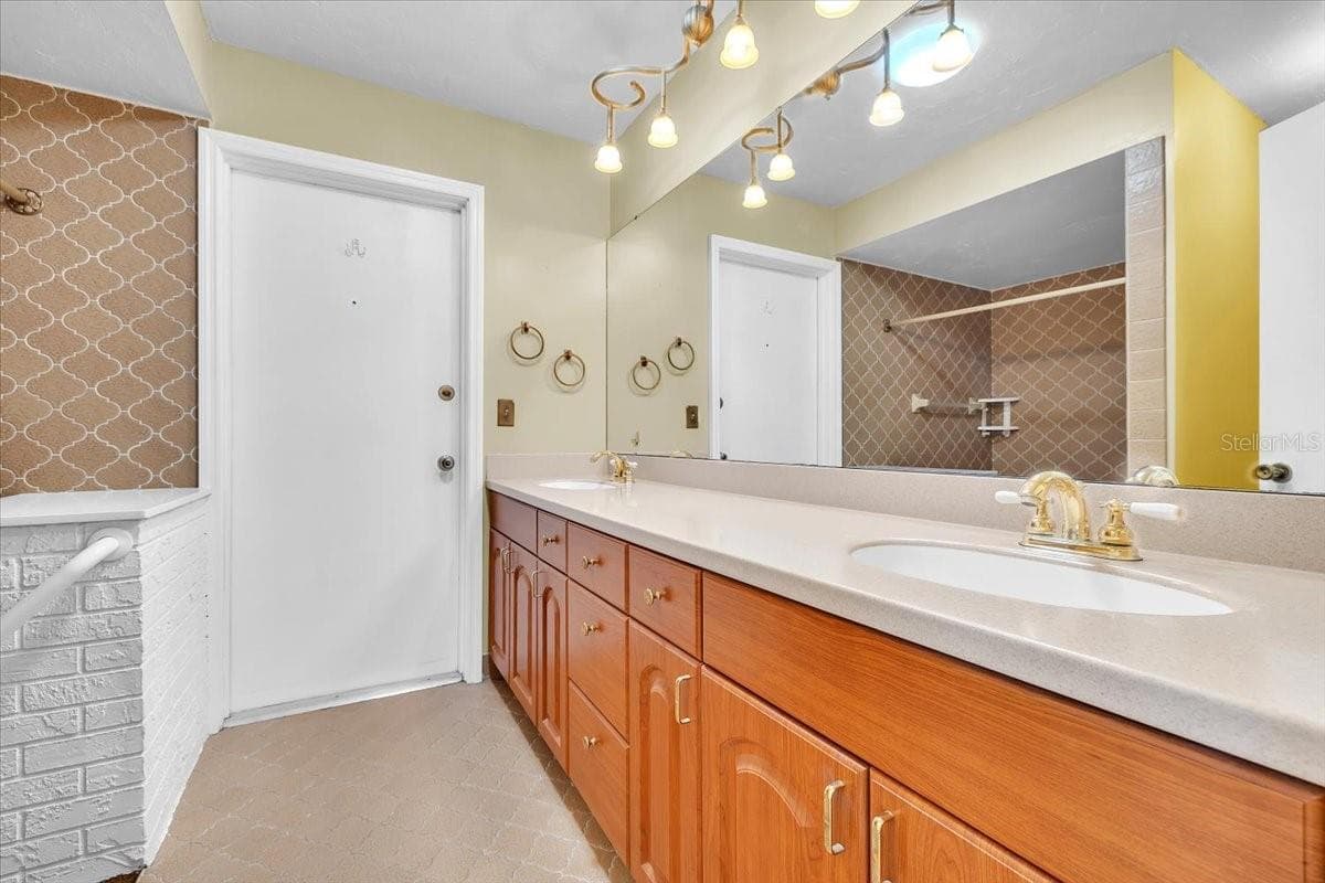 5012 PALM AIRE DRIVE — photo 21 of 50