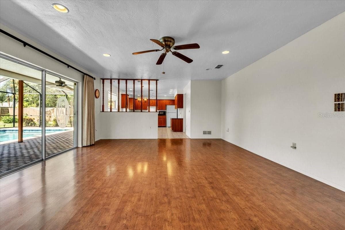 5012 PALM AIRE DRIVE — photo 7 of 50