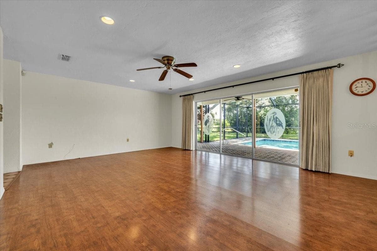 5012 PALM AIRE DRIVE — photo 5 of 50