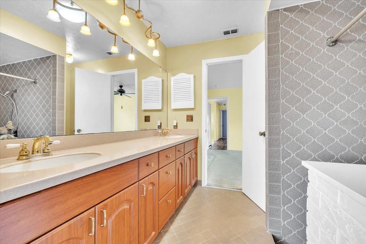 5012 PALM AIRE DRIVE — photo 23 of 50