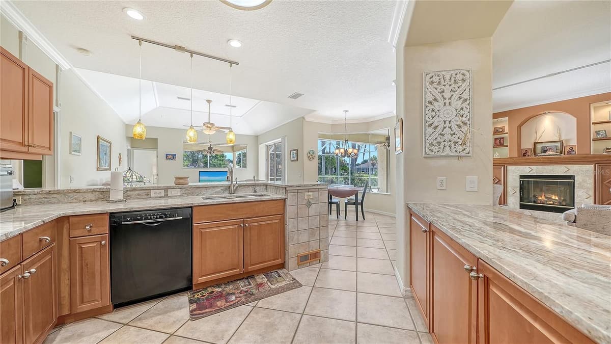 6521 SUNDEW COURT — photo 17 of 56