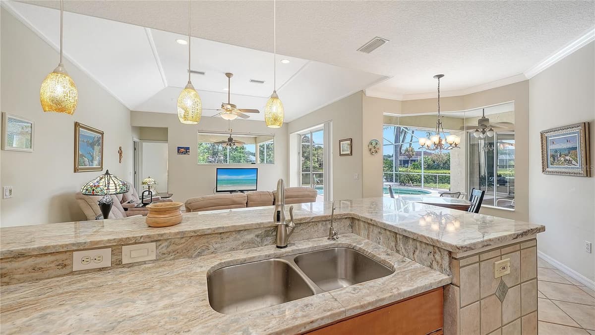 6521 SUNDEW COURT — photo 18 of 56