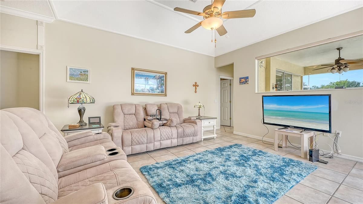 6521 SUNDEW COURT — photo 12 of 56