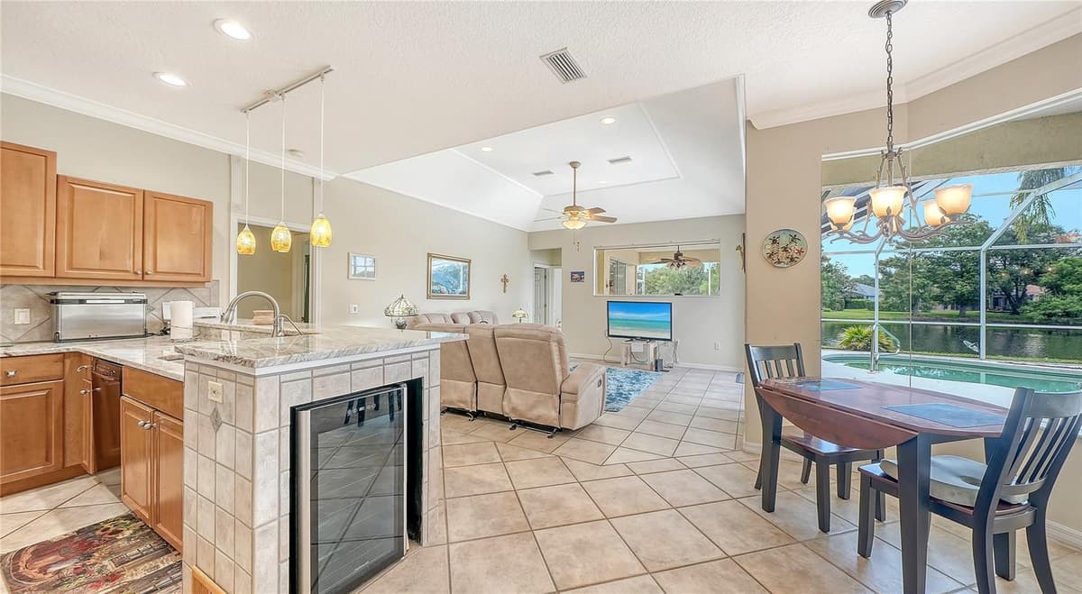 6521 SUNDEW COURT — photo 9 of 56
