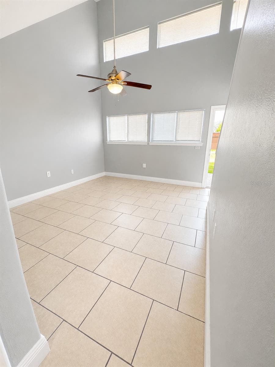 4001 WOODFERN DRIVE — photo 3 of 17