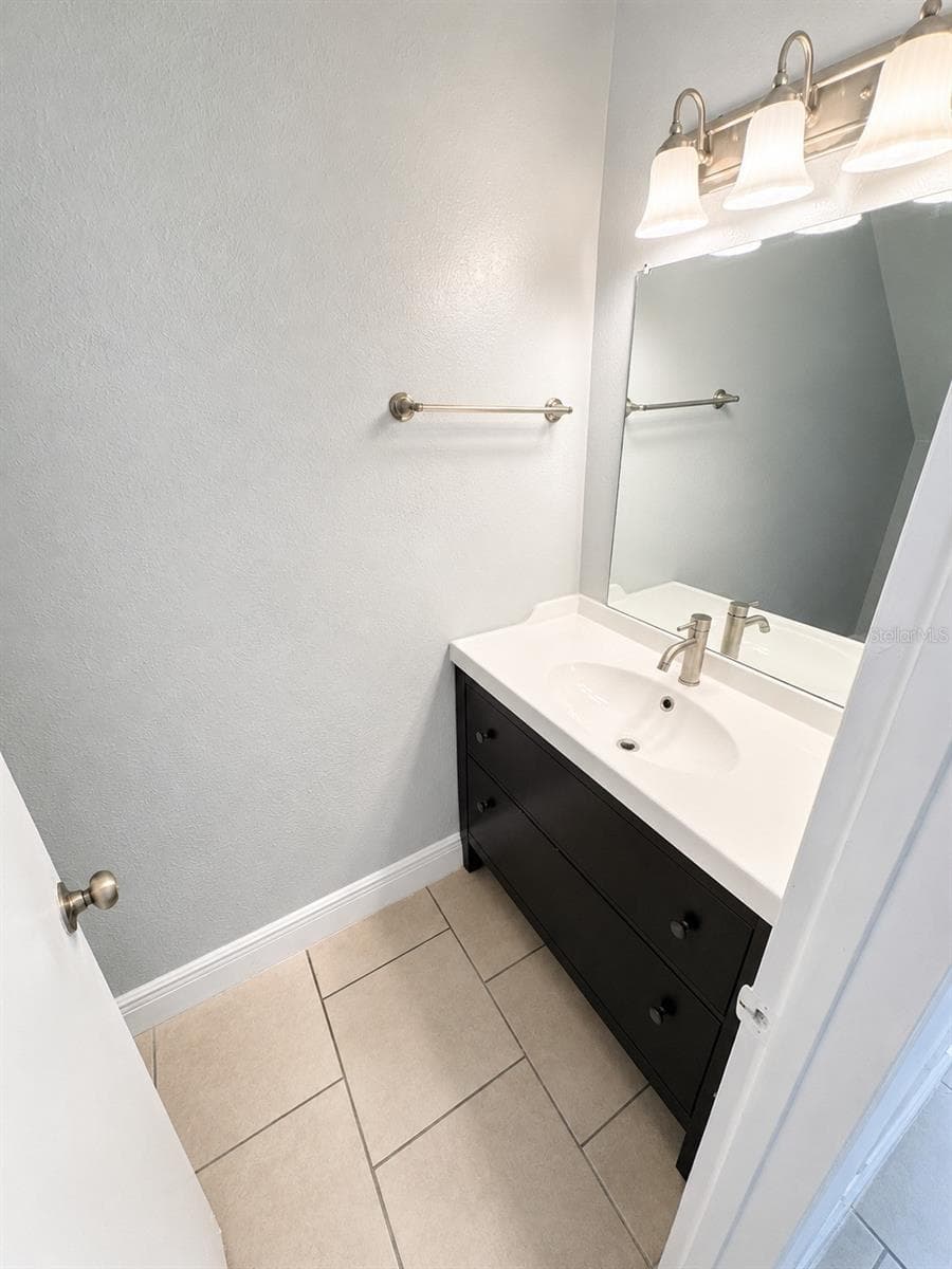 4001 WOODFERN DRIVE — photo 4 of 17