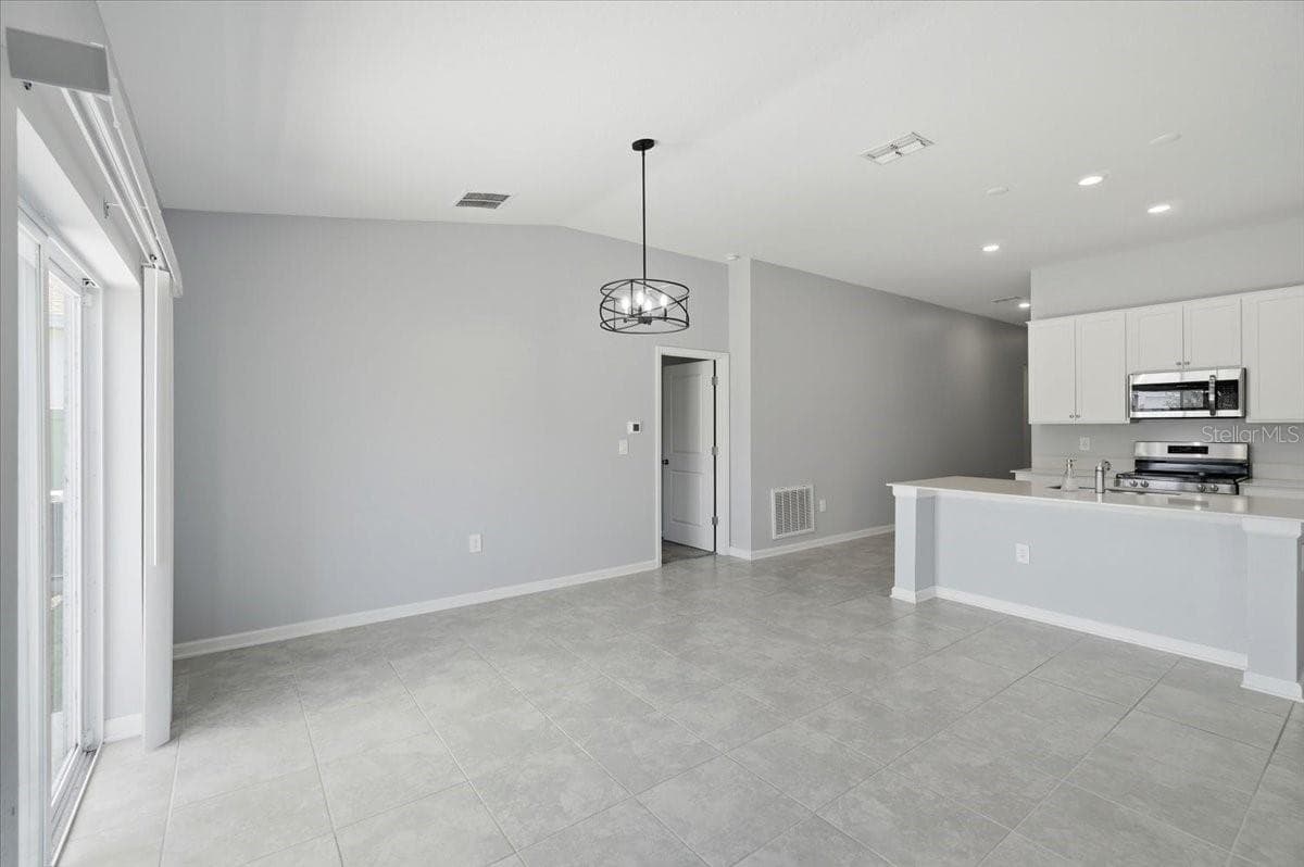 1033 HOLDEN WAY — photo 13 of 34