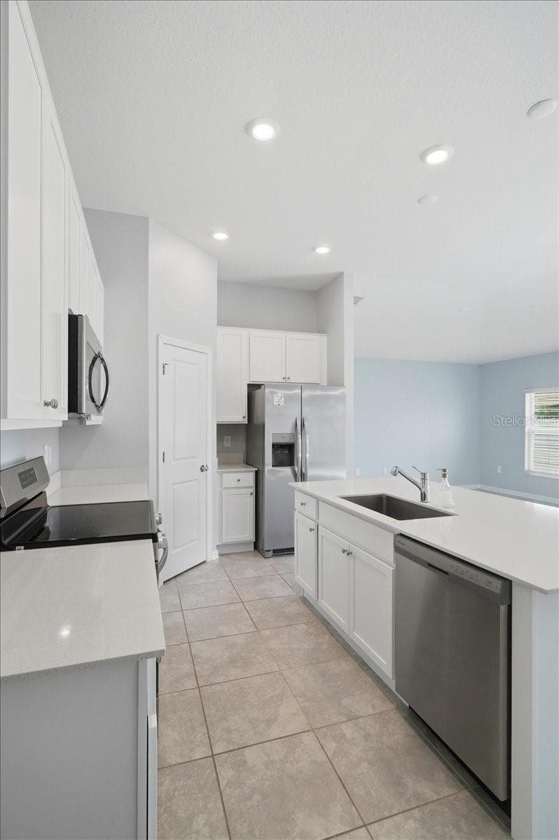 1033 HOLDEN WAY — photo 12 of 34