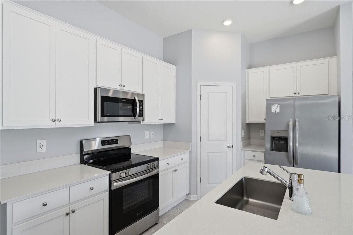 1033 HOLDEN WAY — photo 9 of 34