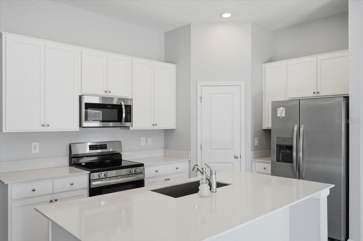 1033 HOLDEN WAY — photo 8 of 34