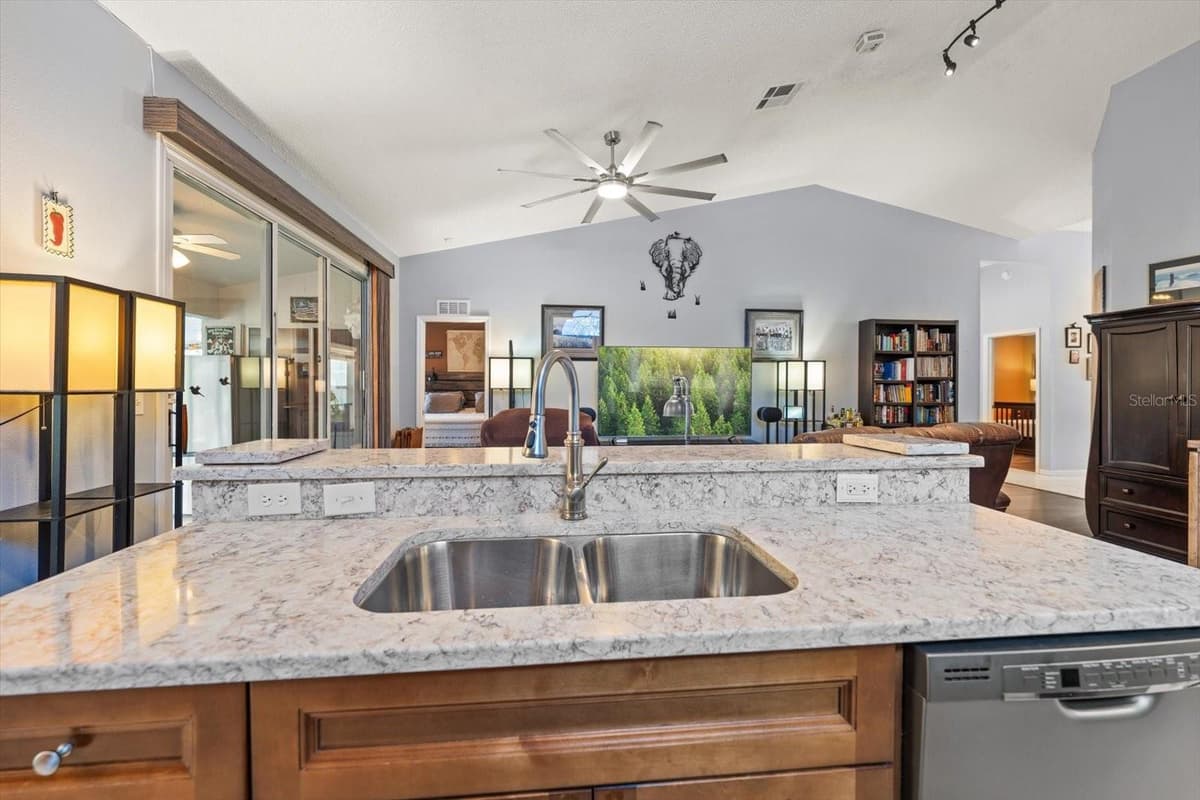 2511 ESTANCIA BOULEVARD — photo 9 of 41