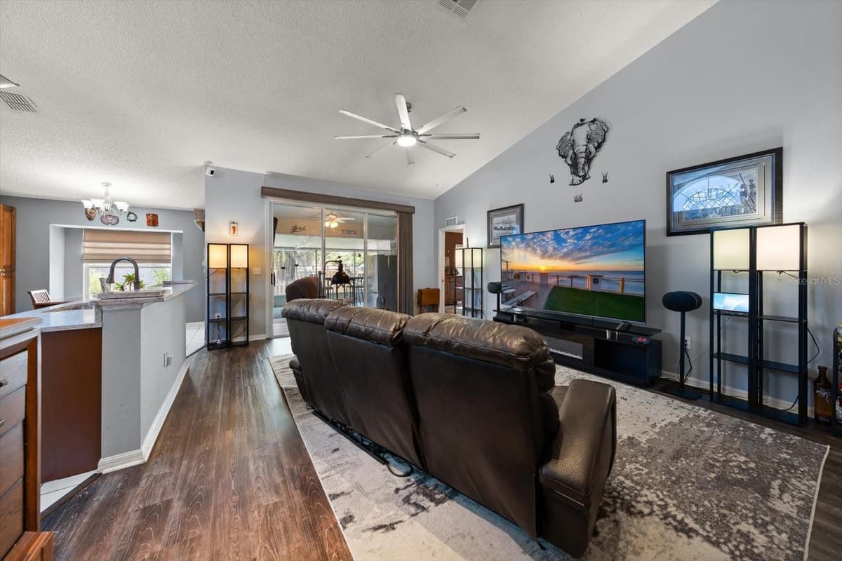 2511 ESTANCIA BOULEVARD — photo 5 of 41