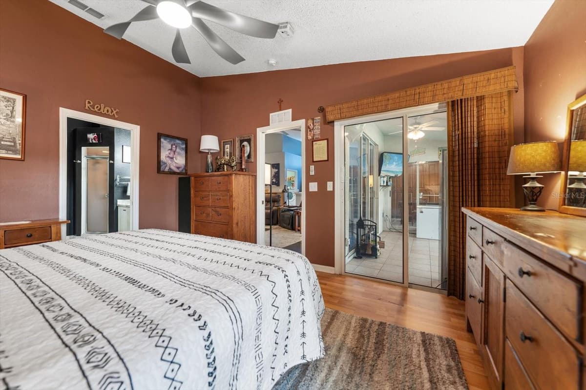 2511 ESTANCIA BOULEVARD — photo 16 of 41