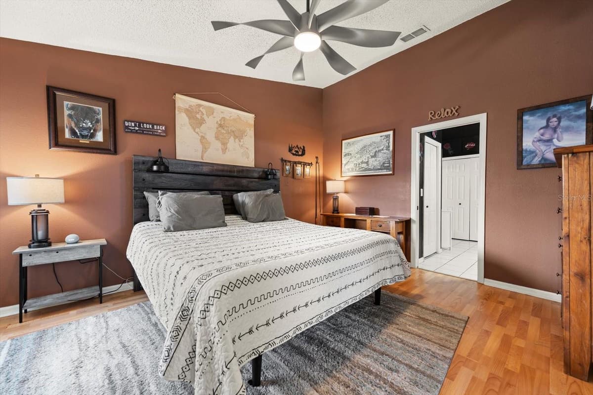 2511 ESTANCIA BOULEVARD — photo 15 of 41